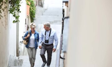 Øvrige konsulenttjenester osteoporose mand og kvinde går tur